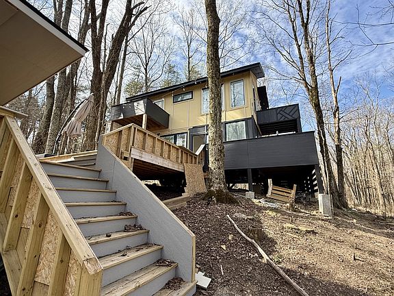 4th image of 3174 Gap Rd