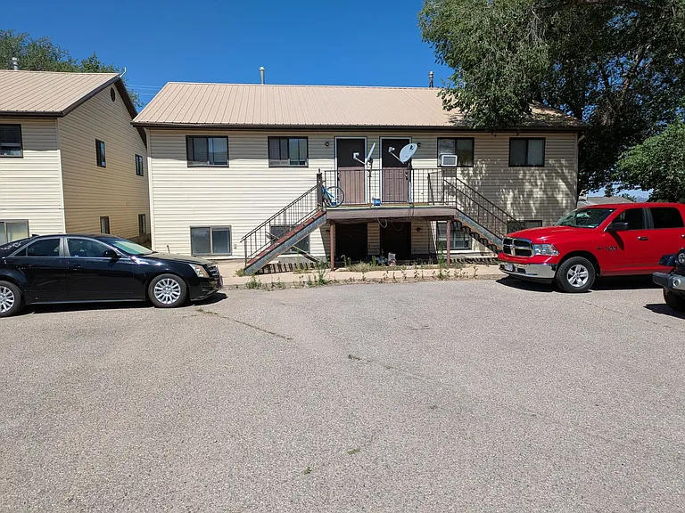 216 S 100 — Photo 11