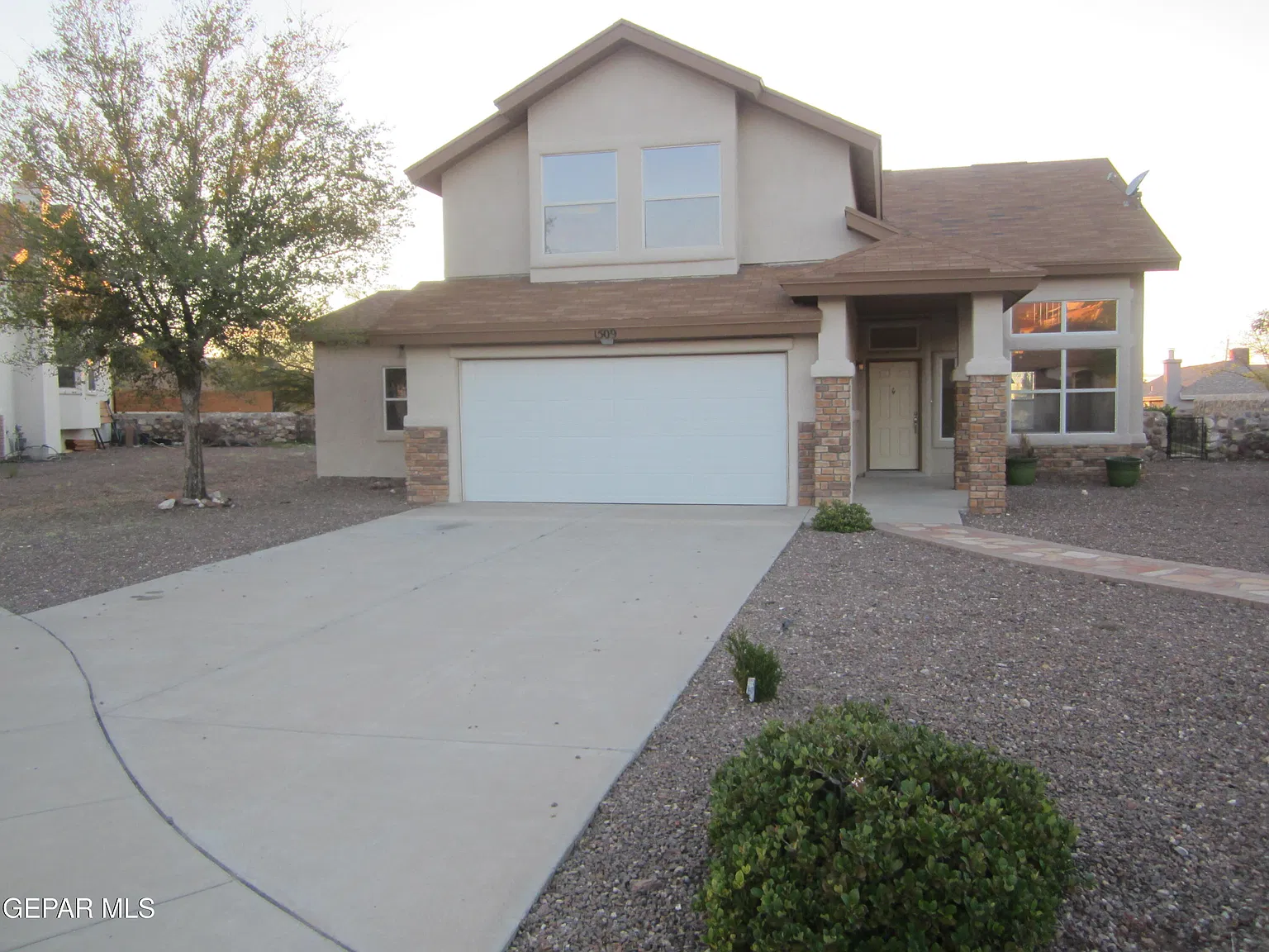 4 bed, 3.5 bath, 2326 sqft, $2,450 — Photo 3