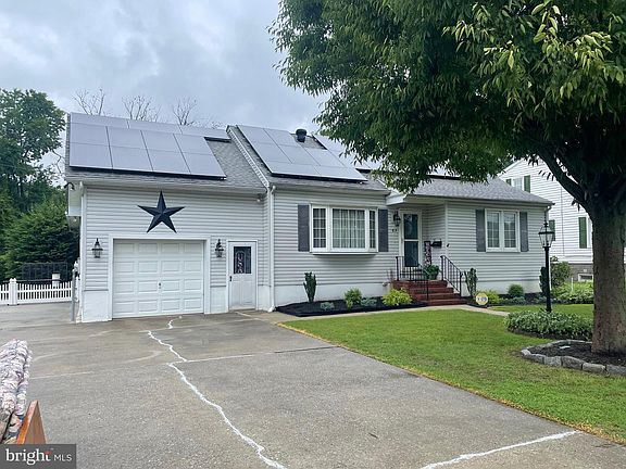 4th image of 63 Sparks Ave
