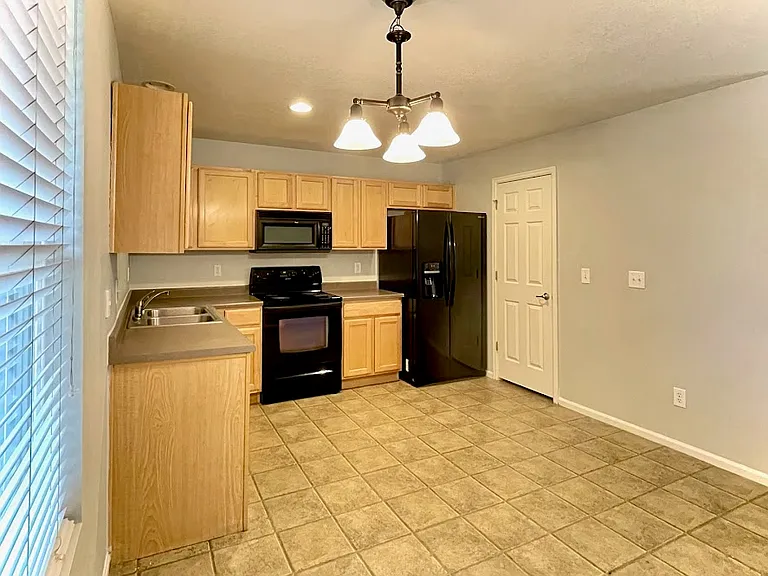 368 Smith Cir — Photo 5