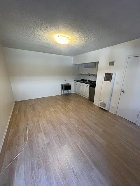 Building Photo - 1288 Barry Ave #2