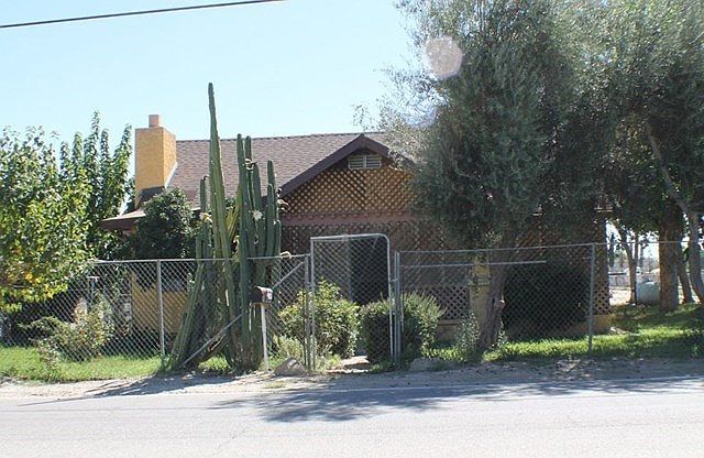 1st image of 2540 W 7th St