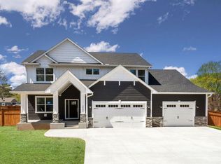 3542 Leroy St, Deephaven, MN 55391