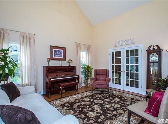 3rd image of 16 Clover Meadow Ct