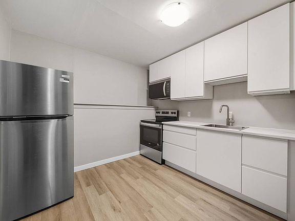 2nd image of 218 Hilda St