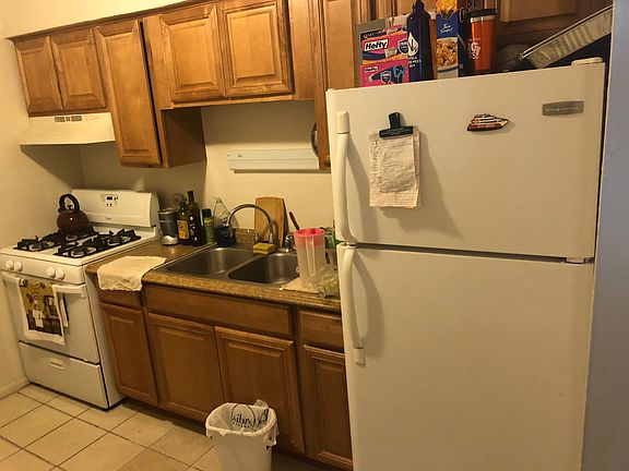 3rd image of 2411 W Fargo Ave APT 206