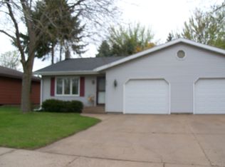 1212 Grissom Dr, Eau Claire, WI 54703