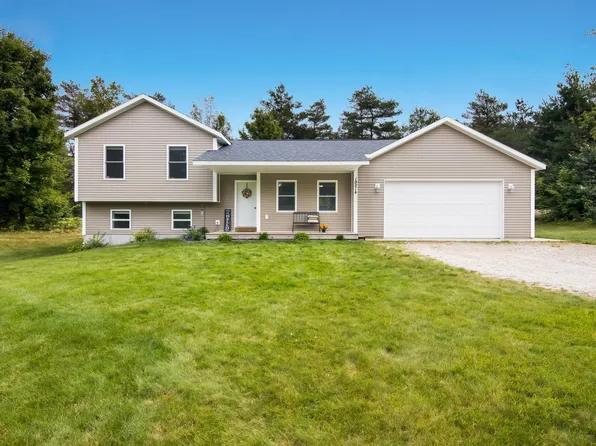 19214 Creekside Ln, Interlochen, MI 49643