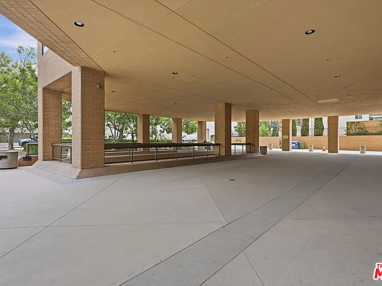 10430 Wilshire Blvd #1701 — Photo 2