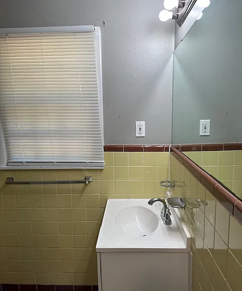 4317 NW 13th St — Photo 9