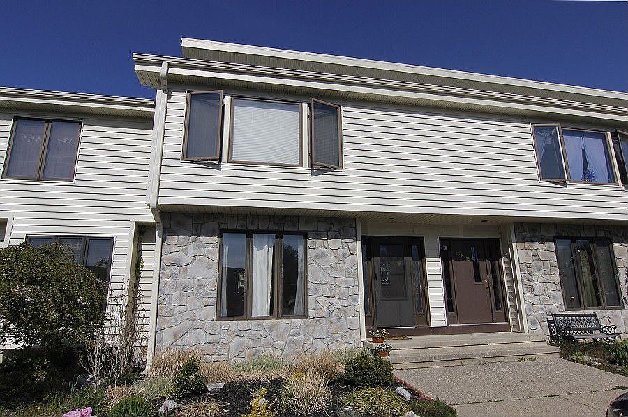 1st image of 161 Dakota Dr #161