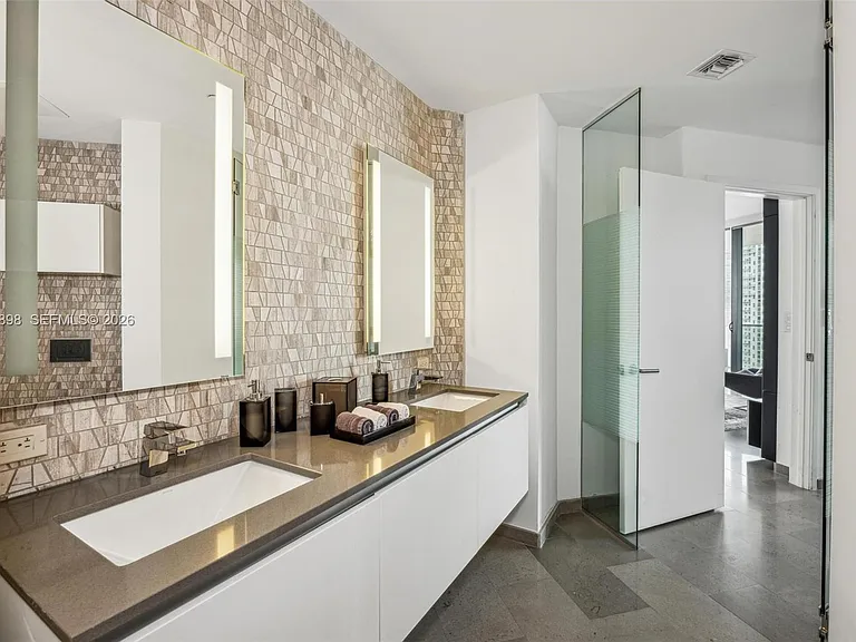 88 SW 7th St #2111 — Photo 20