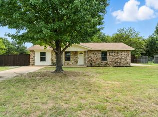1024 Red Oak St, Azle, TX 76020