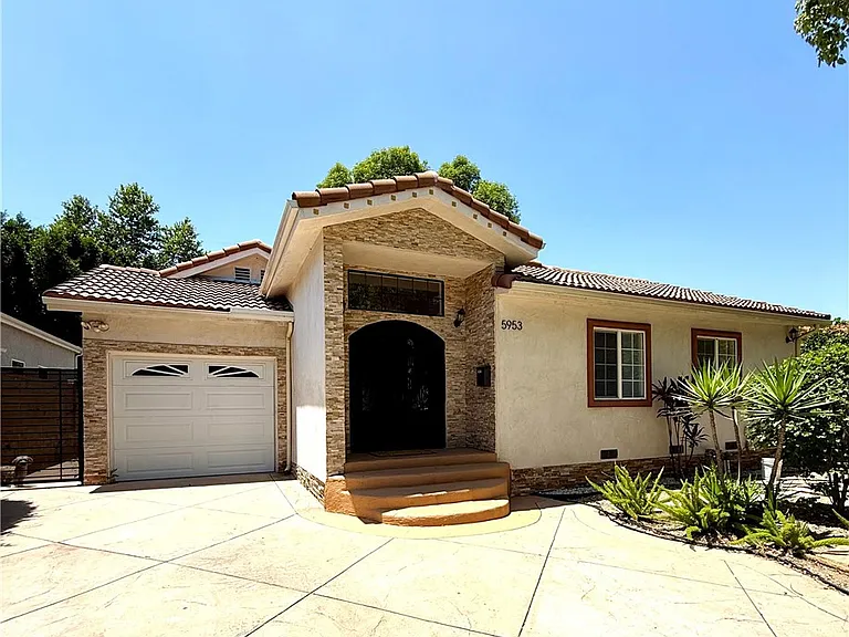 5953 Shoshone Ave — Photo 1