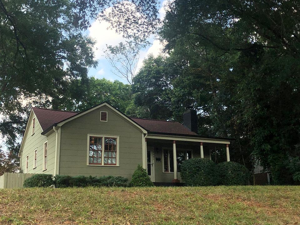 Corner lot in popular Oakhurst
