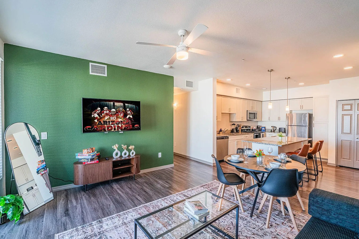 2 bed, 2.0 bath, 1044 sqft, $3,023 — Photo 2