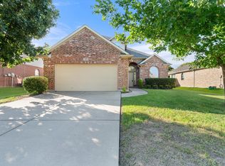 837 Pebblecreek Dr, Burleson, TX 76028