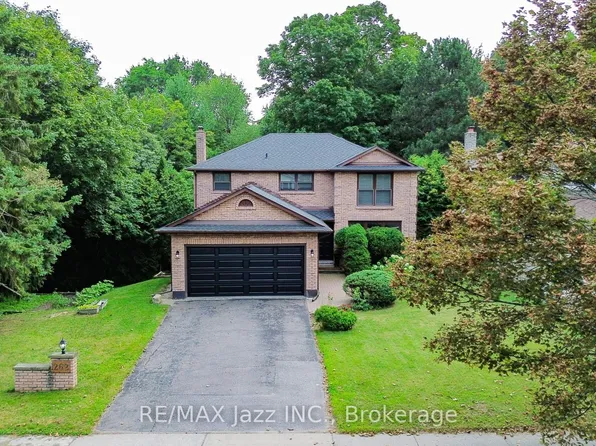262 Athabasca St, Oshawa, ON L1H 8E4