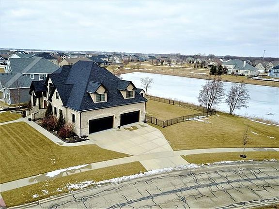 3rd image of 25202 W Parkside Dr