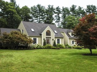 100 Hickory Dr, Raynham, MA 02767