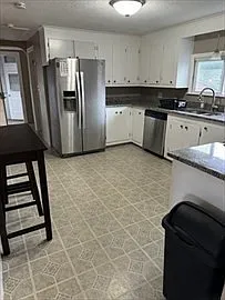 3 bed, 1.0 bath, 1752 sqft, $2,800 — Photo 4