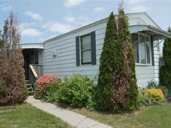 15 Donna Dr, Portsmouth, RI 02871