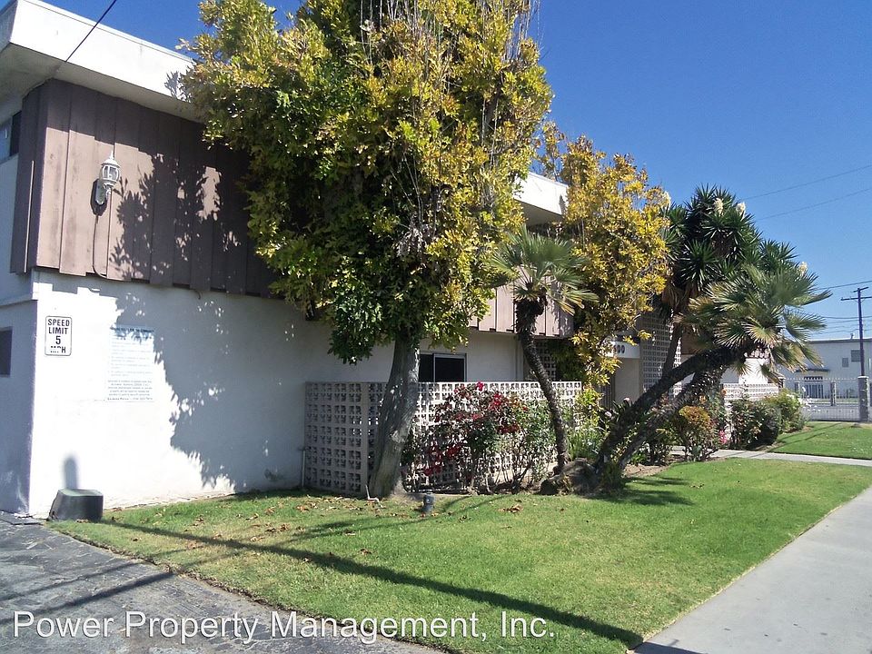 2nd image of 14800 S Berendo Ave APT 15