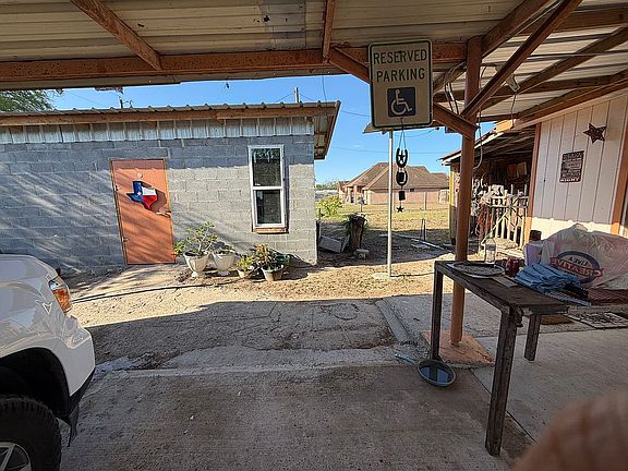 4th image of 4911 Rattlesnake Dr