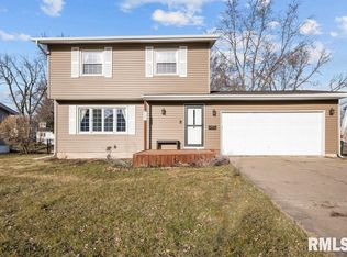620 Colony Dr, Davenport, IA 52806