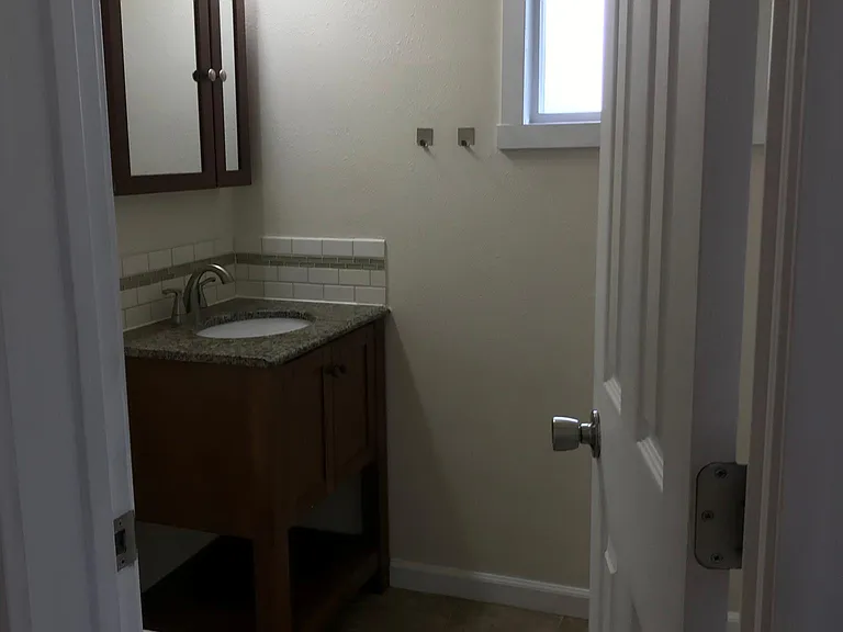 431 Williams Ave N #C — Photo 5
