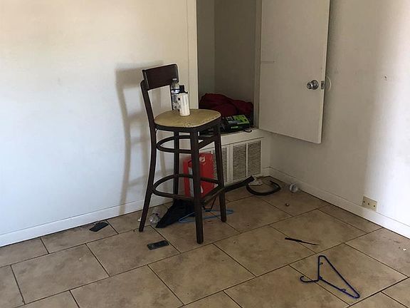2nd image of 907 W Kentucky Ave