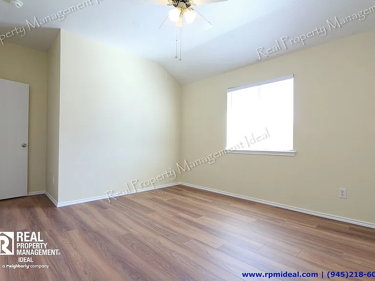 1910 Pin Oak Ln — Photo 28