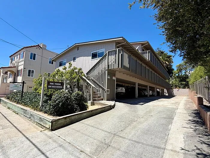 218 Van Buren St #7 — Photo 4
