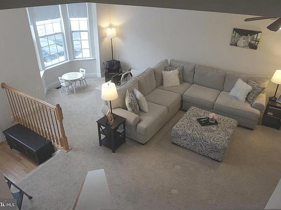 4th image of 687 McLeary Sq SE