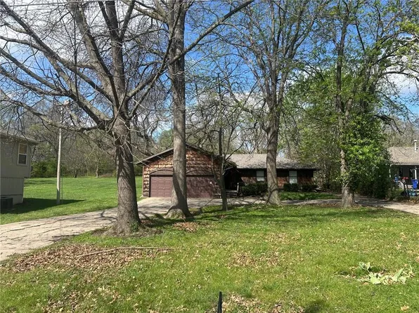 7926 Ditzler Ave, Raytown, MO 64138