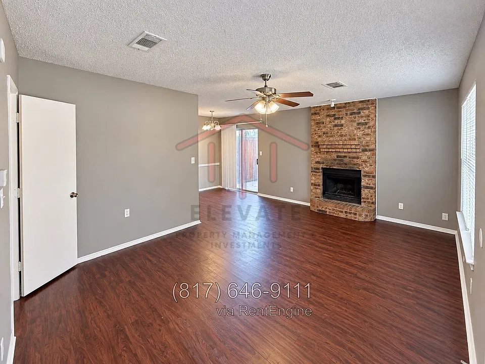 5912 Holiday Ln