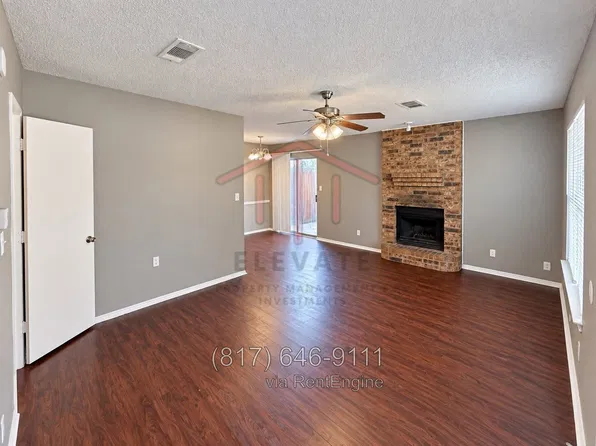 5912 Holiday Ln, North Richland Hills, TX 76180
