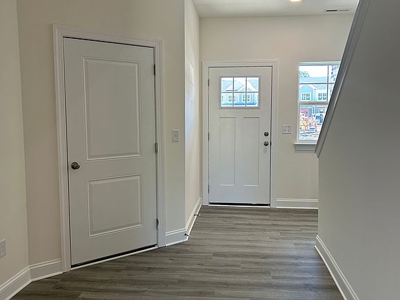 4th image of 503 Sunlight Ln #6