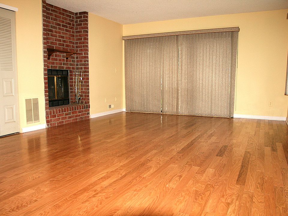 1st image of 608 Brokaw Ct