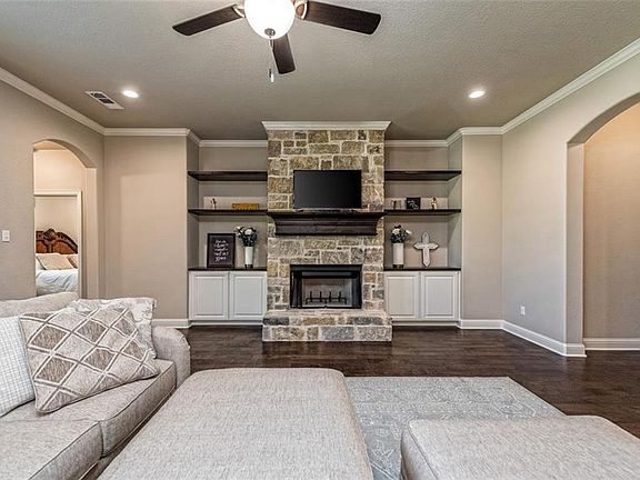 4th image of 1021 Steamboat Dr