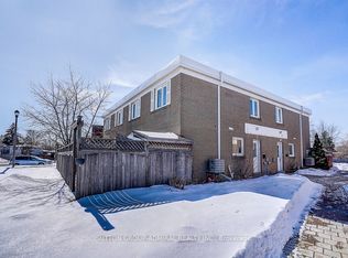 7 Town House Cres, Brampton, ON L6W 3C3