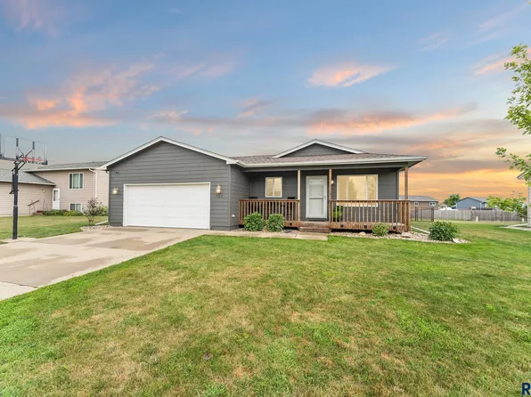 504 Almond Ave, Harrisburg, SD 57032