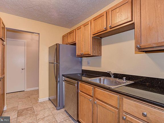 5th image of 8 Russell Ave Unit 212