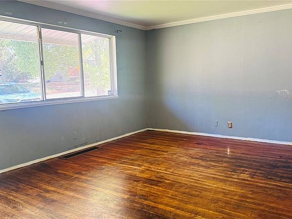 5th image of 1716 Hudson Rd