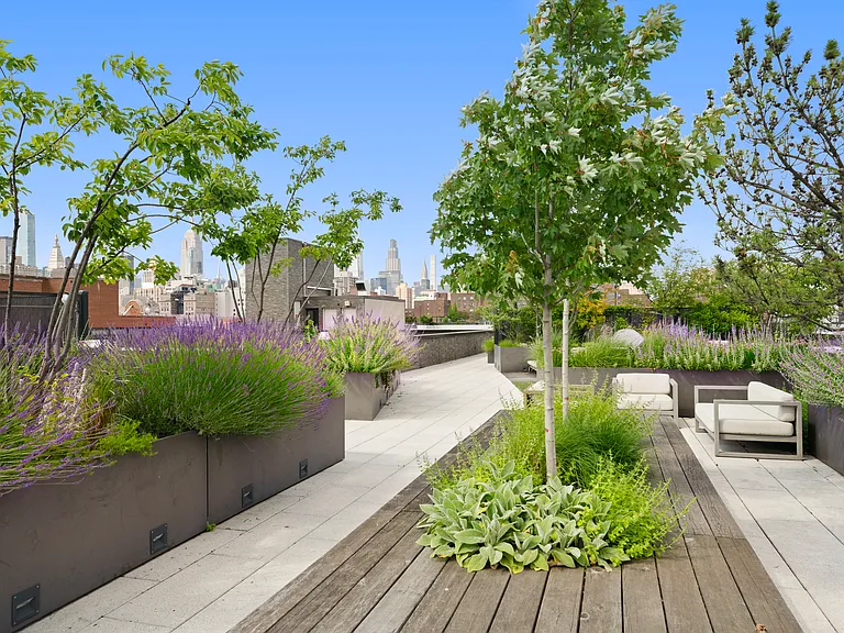 438 E 12th St #PHD — Photo 18