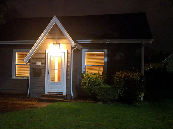 3rd image of 243 NE Grant St