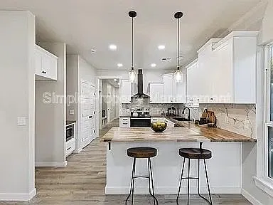 1951 NW 11th St — Photo 7