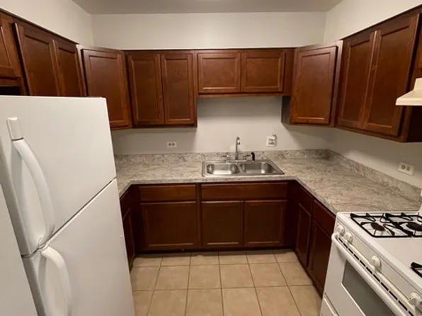 930 W Rollins Rd, Round Lake, IL