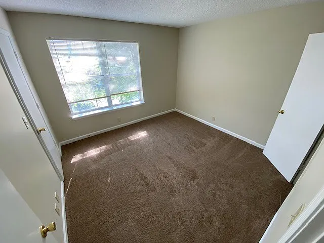 626 Castlegate Dr — Photo 13